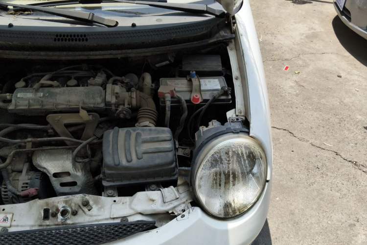 Used Chery QQ3 2012 Stylish Edition 1.0L Manual Start-Up Model Engine Bay Left