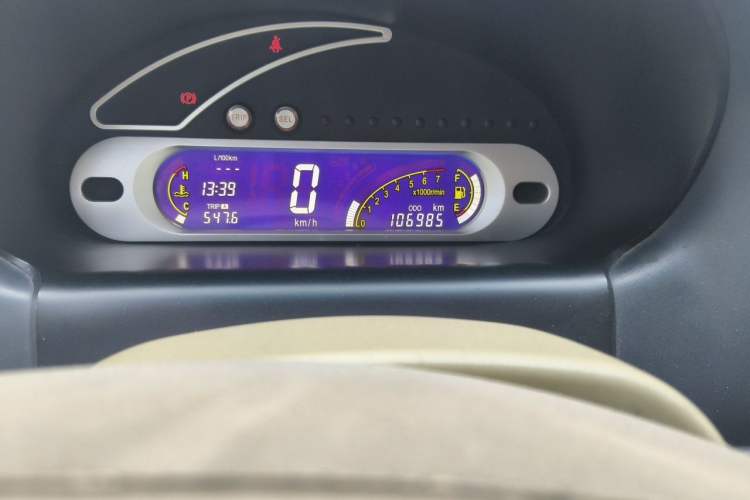 Used Chery QQ3 2012 Stylish Edition 1.0L Manual Start-Up Model Odometer Close Up