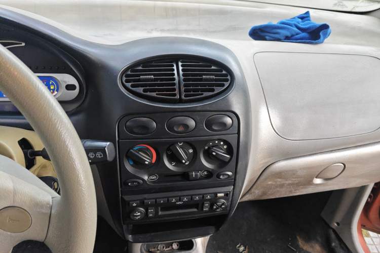 Used Chery QQ3 2012 Fashion Edition 1.0L Manual Champion Version Audio And AC Panel