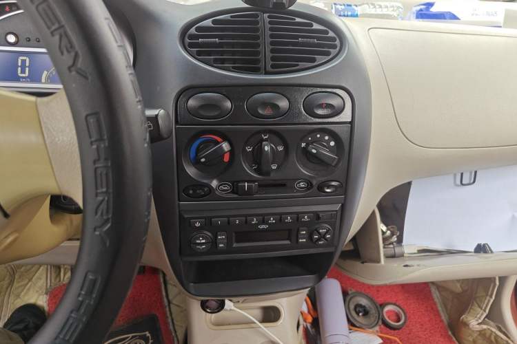 Used Chery QQ3 2012 Stylish Edition 1.0L Manual Start-Up Model Audio And AC Panel