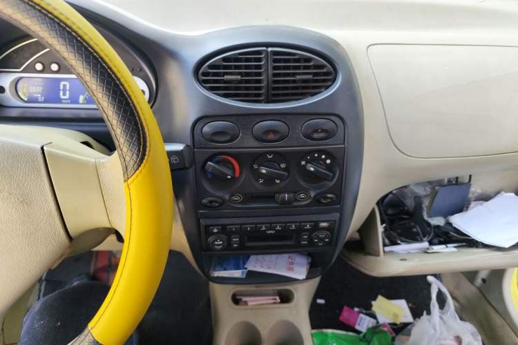 Used Chery QQ3 2012 Stylish Edition 1.0L Manual Start-Up Model Audio And AC Panel