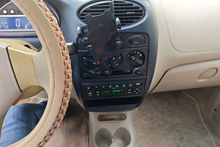 Used Chery QQ3 2012 Stylish Edition 1.0L Manual Start-Up Model Audio And AC Panel