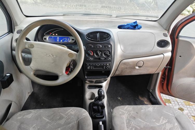 Used Chery QQ3 2012 Fashion Edition 1.0L Manual Champion Version Center Console
