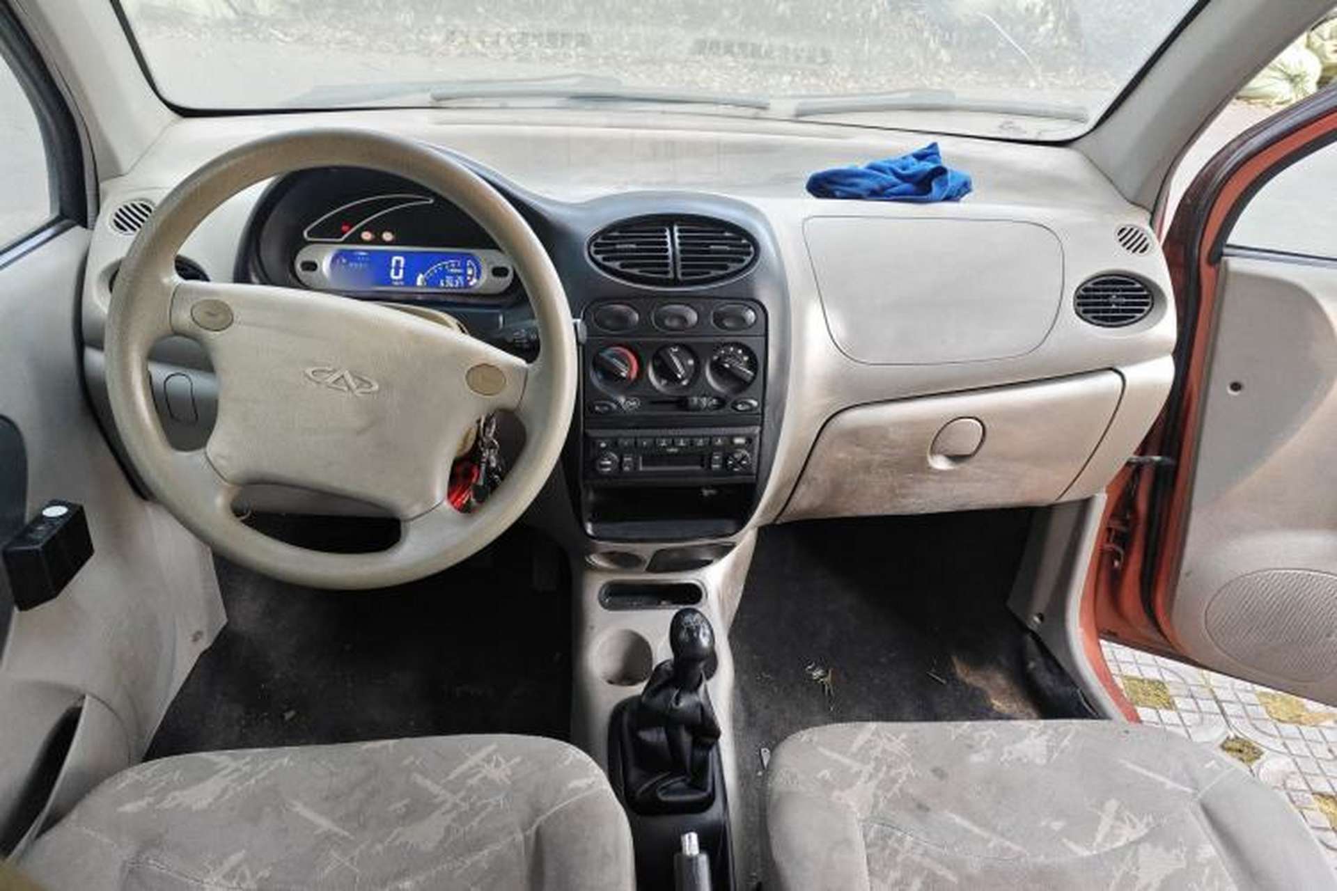 Used Chery QQ3 2012 Fashion Edition 1.0L Manual Champion Version Center Console