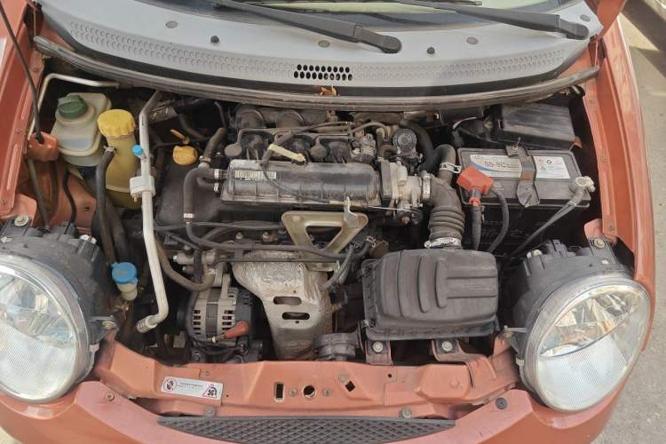 Used Chery QQ3 2012 Stylish Edition 1.0L Manual Start-Up Model Engine Bay