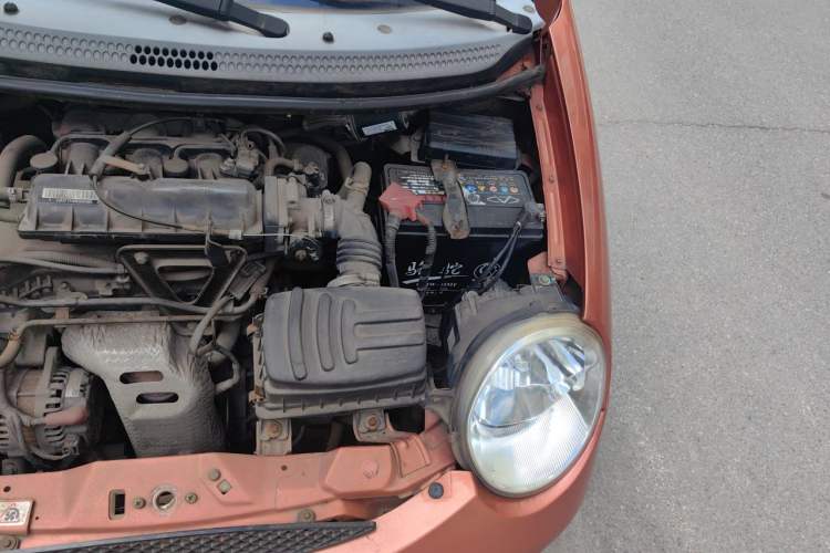 Used Chery QQ3 2012 Fashion Edition 1.0L Manual Champion Version Engine Bay Left
