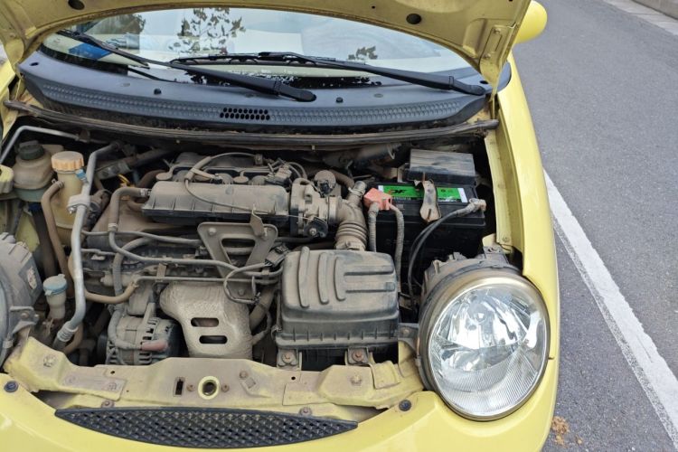 Used Chery QQ3 2012 Stylish Edition 1.0L Manual Start-Up Model Engine Bay Left
