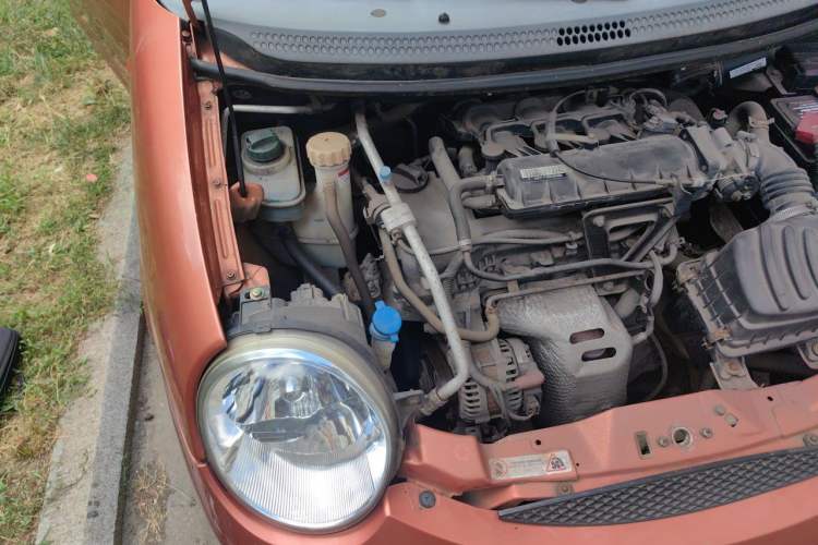 Used Chery QQ3 2012 Fashion Edition 1.0L Manual Champion Version Engine Bay Right