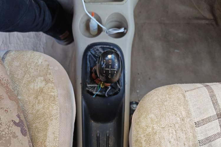 Used Chery QQ3 2012 Stylish Edition 1.0L Manual Start-Up Model Gear Lever