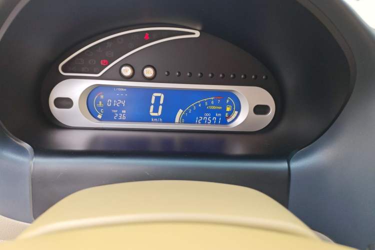 Used Chery QQ3 2012 Stylish Edition 1.0L Manual Start-Up Model Odometer Close Up