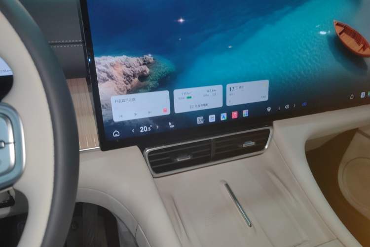 Used Chery T11 2026 Model 220 All-Wheel Drive Dual IMAX Theater Edition Audio And AC Panel