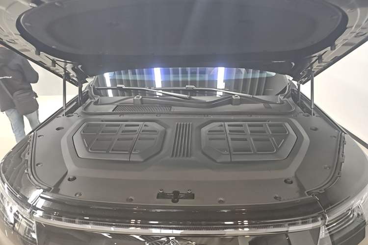 Used Chery T11 2026 Model 220 All-Wheel Drive Dual IMAX Theater Edition Engine Bay