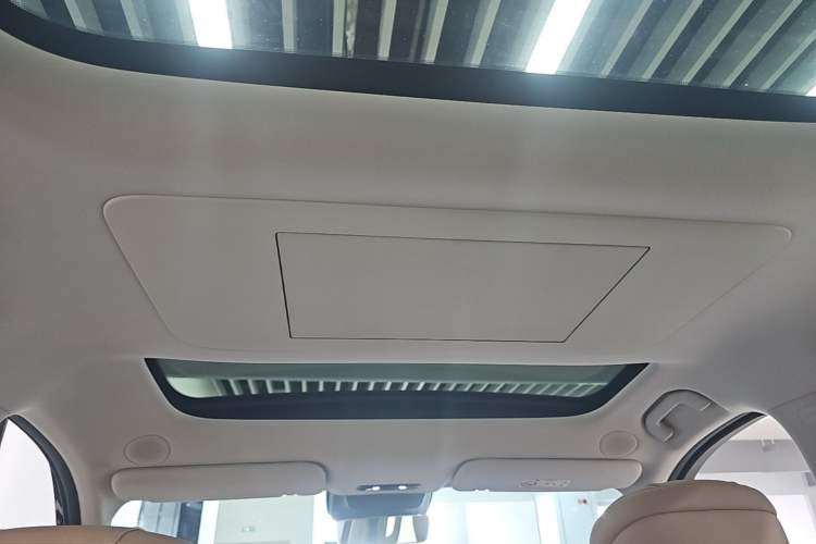 Used Chery T11 2026 Model 220 All-Wheel Drive Dual IMAX Theater Edition Headliner