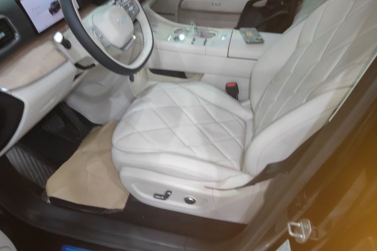 Used Chery T11 2026 Model 220 All-Wheel Drive Dual IMAX Theater Edition Left Front Seat