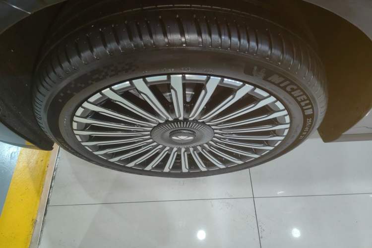 Used Chery T11 2026 Model 220 All-Wheel Drive Dual IMAX Theater Edition Left Front Wheel Hub
