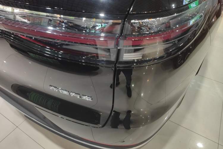 Used Chery T11 2026 Model 220 All-Wheel Drive Dual IMAX Theater Edition Right Rear Taillight
