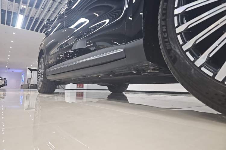 Used Chery T11 2026 Model 220 All-Wheel Drive Dual IMAX Theater Edition Right Side Sill