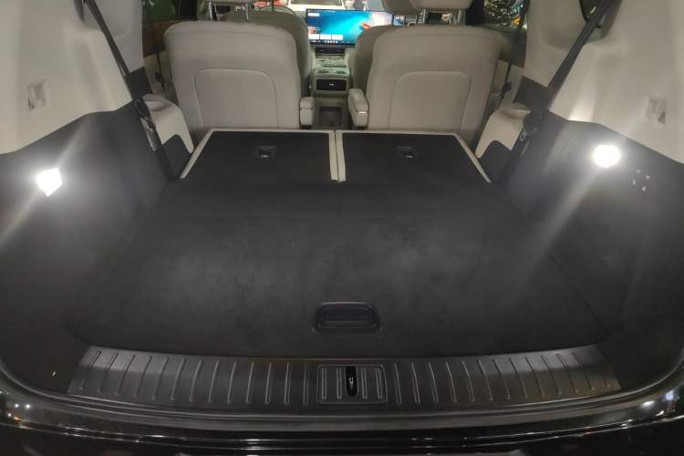 Used Chery T11 2026 Model 220 All-Wheel Drive Dual IMAX Theater Edition Trunk