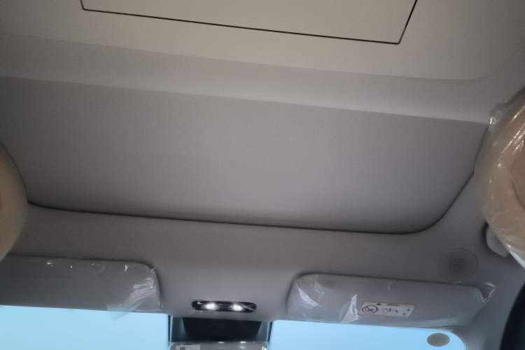 Used Chery T11 2026 Model 220 All-Wheel Drive Family Fun Edition Headliner
