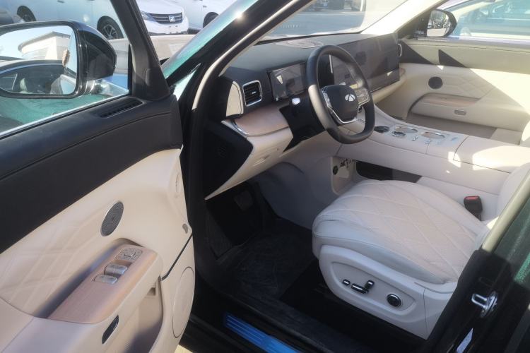 Used Chery T11 2026 Model 220 All-Wheel Drive Family Fun Edition Interior 3