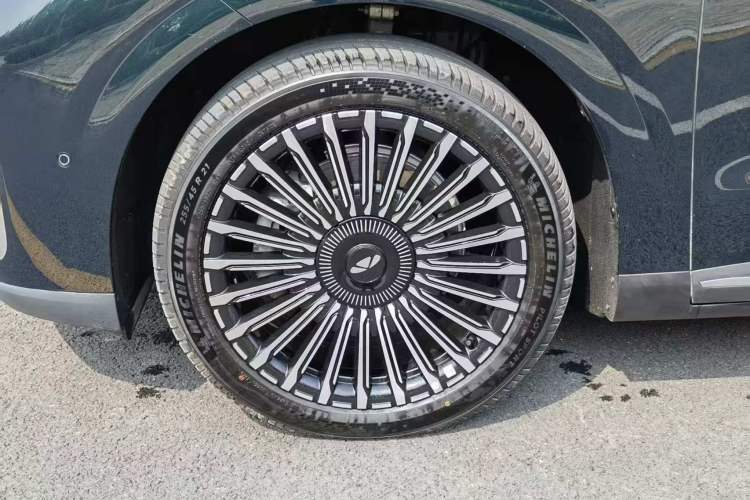 Used Chery T11 2026 Model 220 All-Wheel Drive Family Fun Edition Left Front Wheel Hub