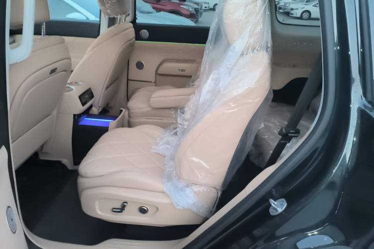 Used Chery T11 2026 Model 220 All-Wheel Drive Family Fun Edition Left Rear Seat