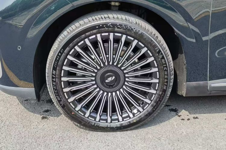Used Chery T11 2026 Model 220 All-Wheel Drive Family Fun Edition Right Rear Wheel Hub