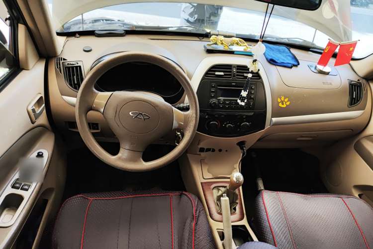 Used Chery Tiggo 2009 Classic Edition 1.6L Manual Comfort Model Center Console