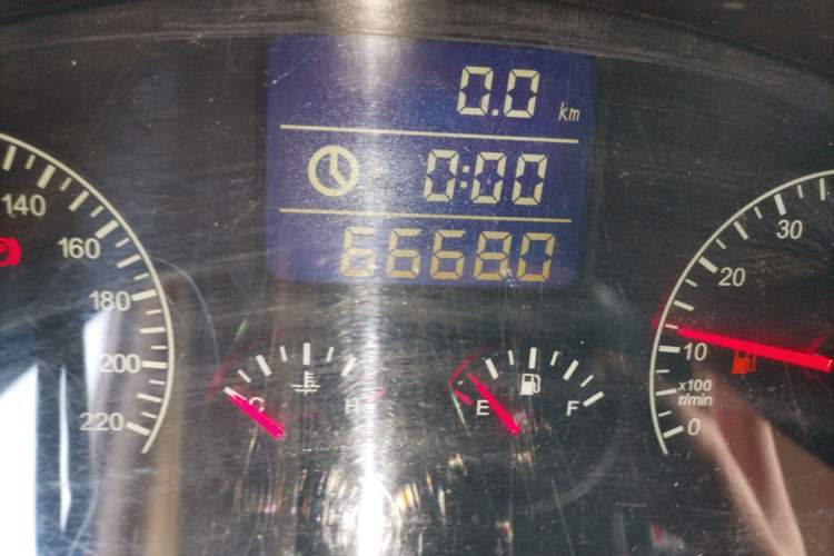 Used Chery Tiggo 2010 Elite Edition 1.6L Manual Comfort Model Odometer Close Up