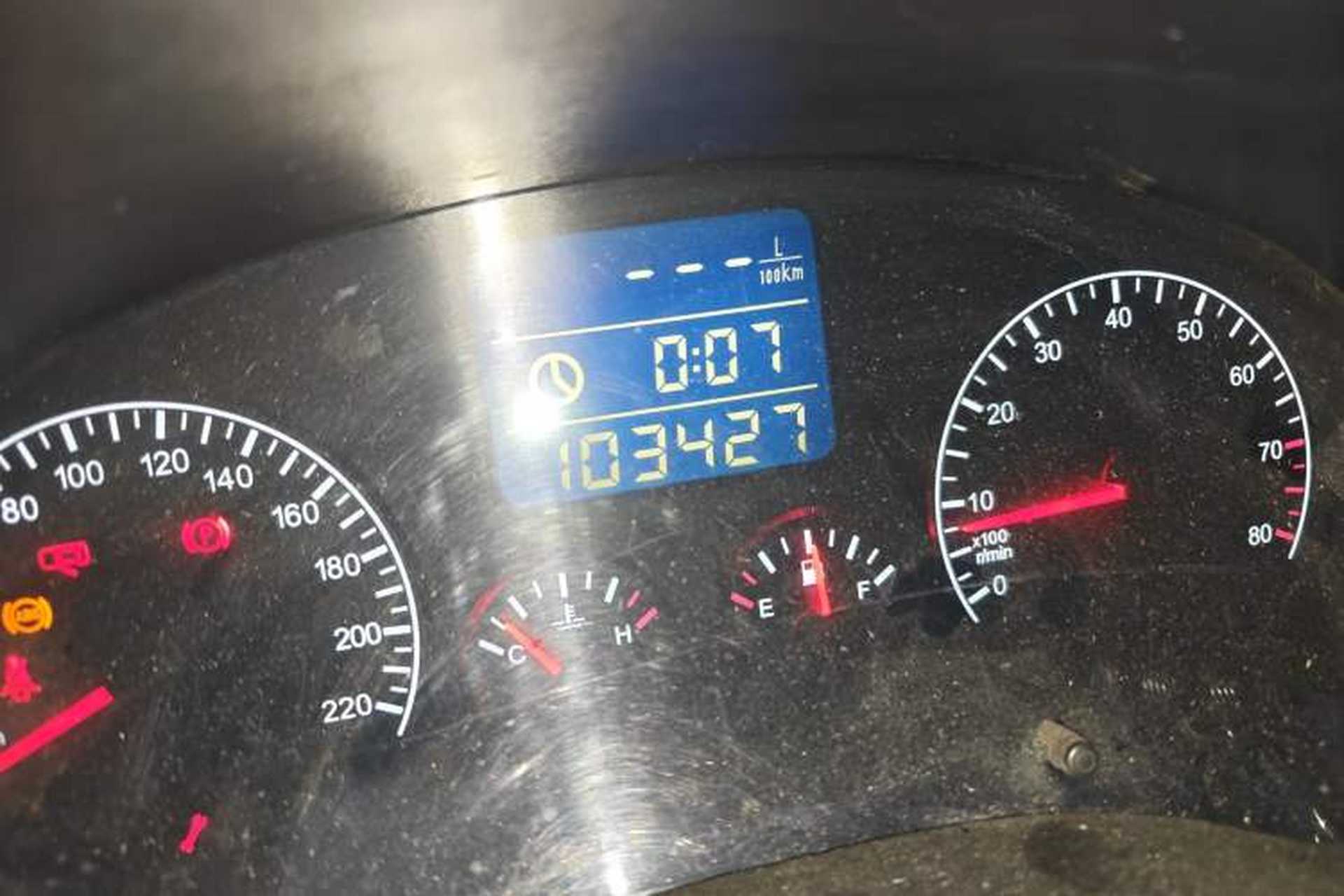 Used Chery Tiggo 2010 Elite Edition 1.6S Manual Comfort Model Odometer Close Up