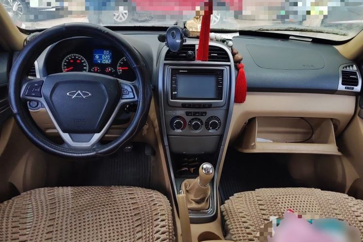 Used Chery Tiggo 2010 Elite Edition 1.6S Manual Comfort Model Center Console