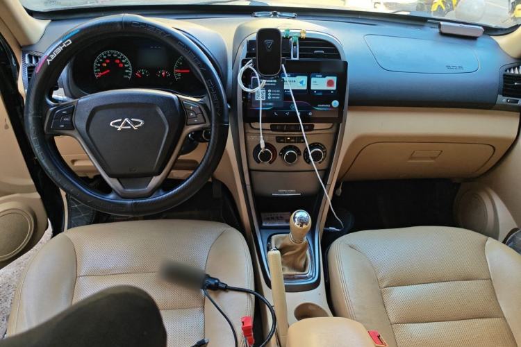 Used Chery Tiggo 2011 Elite Edition 1.6L Manual Luxury DVVT Center Console