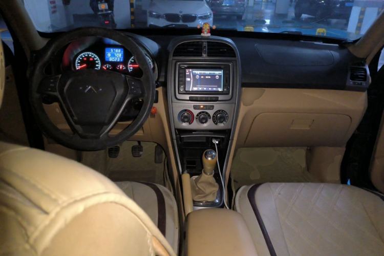 Used Chery Tiggo 2011 Elite Edition 1.6L Manual Comfort DVVT Center Console
