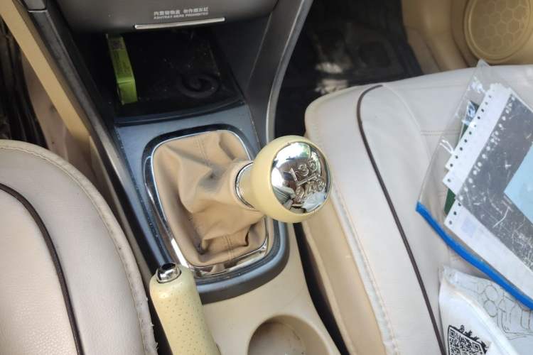 Used Chery Tiggo 2011 Elite Edition 1.6L Manual Comfort DVVT Gear Lever