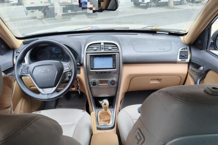 Used Chery Tiggo 2011 Elite Edition 1.6L Manual Comfort DVVT Center Console