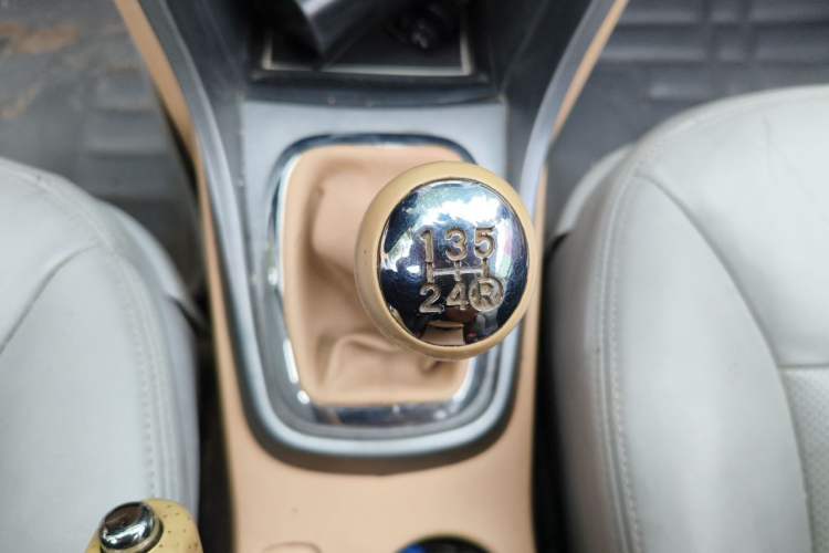 Used Chery Tiggo 2011 Elite Edition 1.6L Manual Comfort DVVT Gear Lever