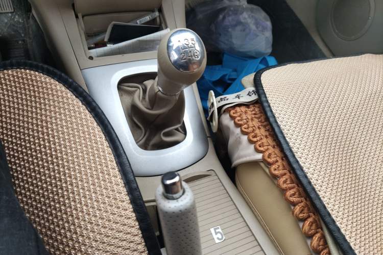 Used Chery Tiggo 2011 Elite Edition 1.6L Manual Comfort DVVT Gear Lever
