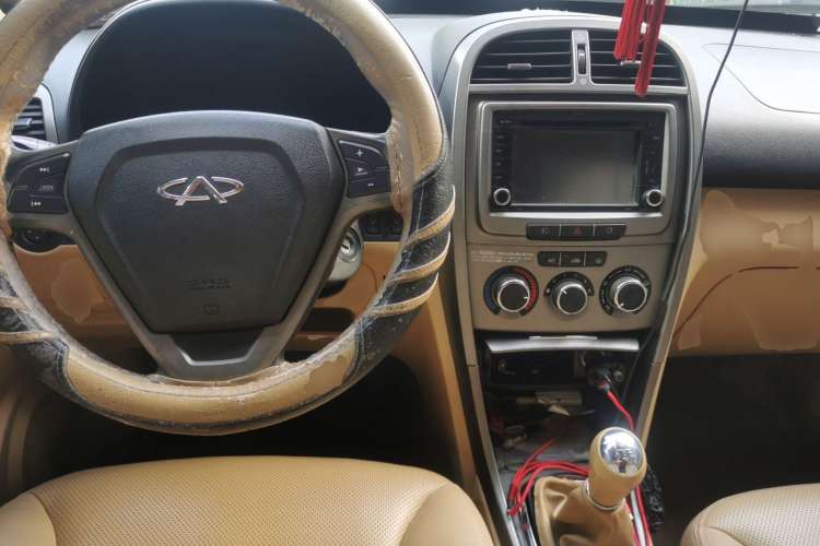 Used Chery Tiggo 2011 Elite Edition 1.6L Manual Luxury DVVT Center Console