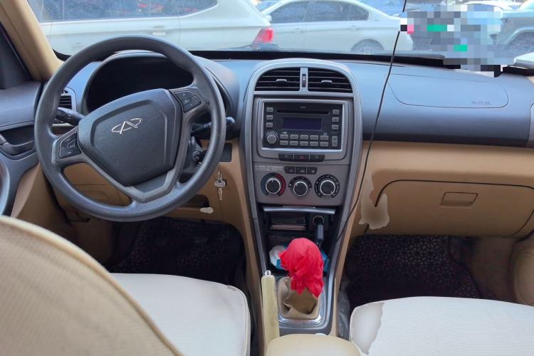 Used Chery Tiggo 2011 Elite Edition 1.6L Manual Comfort DVVT Center Console
