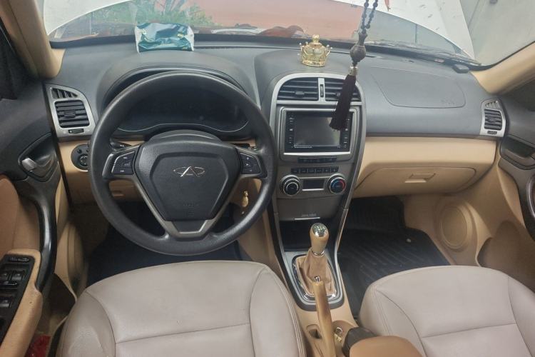 Used Chery Tiggo 2011 Elite Edition 1.6L Manual Comfort DVVT Center Console