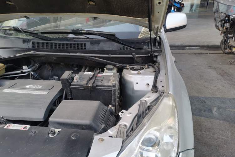 Used Chery Tiggo 2011 Elite Edition 1.6L Manual Luxury DVVT Engine Bay Left