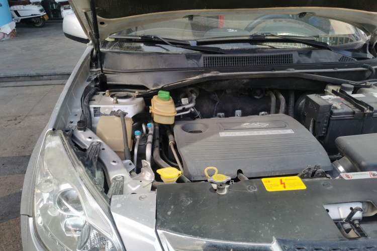 Used Chery Tiggo 2011 Elite Edition 1.6L Manual Luxury DVVT Engine Bay Right