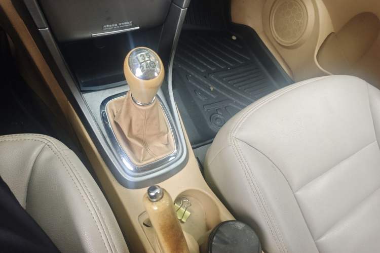 Used Chery Tiggo 2011 Elite Edition 1.6L Manual Comfort DVVT Gear Lever