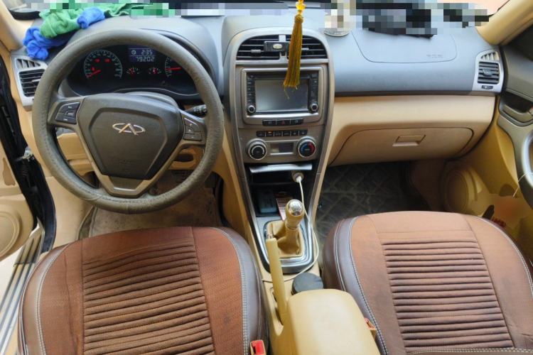 Used Chery Tiggo 2012 Elite Edition 1.6L Manual Comfort DVVT Center Console