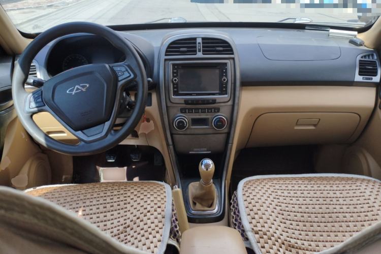 Used Chery Tiggo 2012 Elite Edition 1.6S Manual Comfort Model Center Console