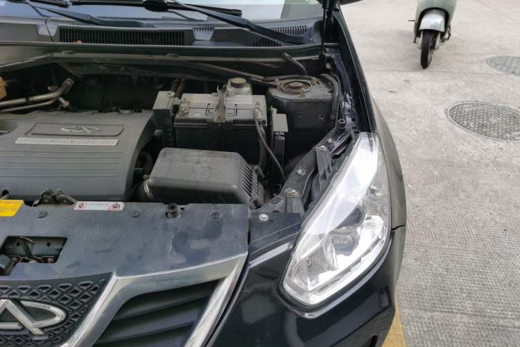 Used Chery Tiggo 2012 Elite Edition 1.6L CVT Comfort DVVT Model Engine Bay Left
