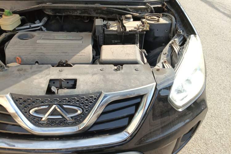 Used Chery Tiggo 2012 Elite Edition Facelift 1.6L Manual Comfort DVVT Engine Bay Left