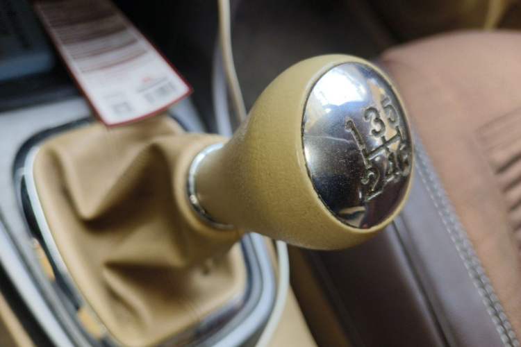 Used Chery Tiggo 2012 Elite Edition 1.6L Manual Comfort DVVT Gear Lever