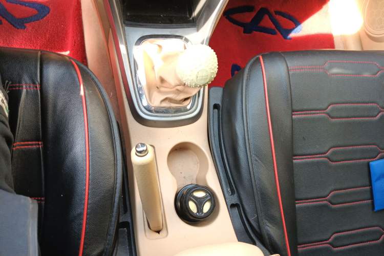 Used Chery Tiggo 2012 Elite Edition Facelift 1.6L Manual Comfort DVVT Gear Lever