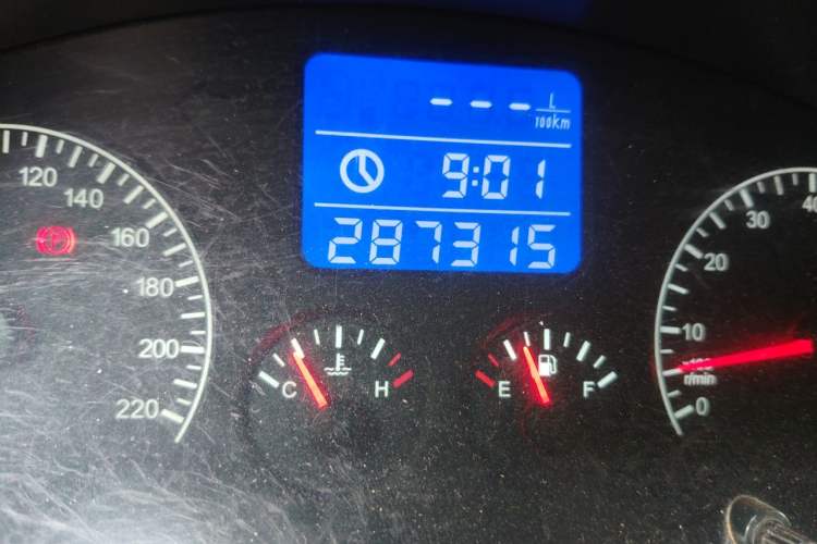 Used Chery Tiggo 2012 Elite Edition Facelift 1.6L Manual Comfort DVVT Odometer Close Up